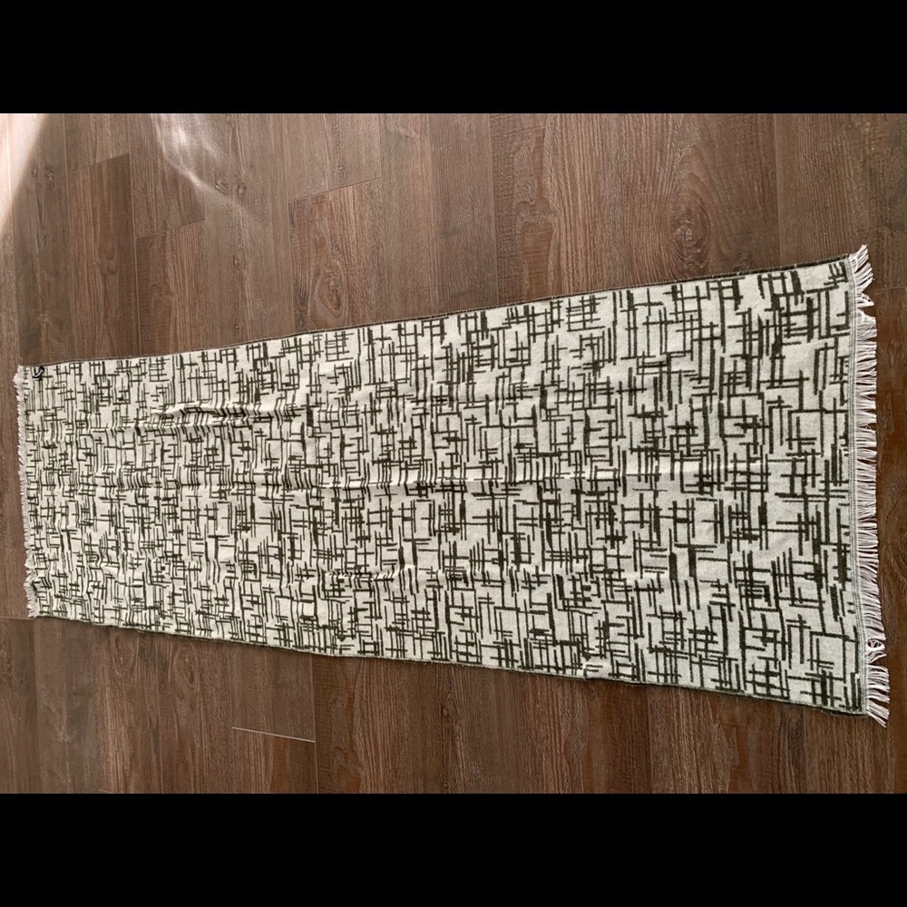 Geometric Patterned Scarf - Picture 6 of 9